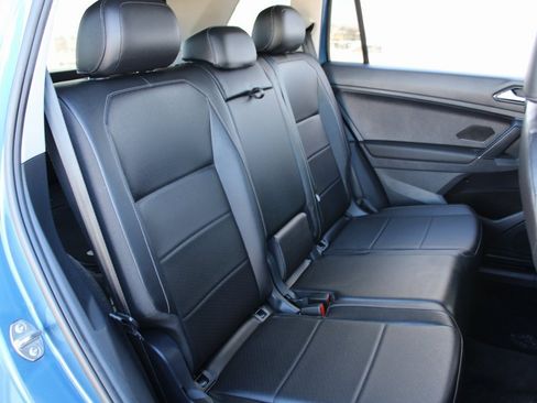 Used 2018 Volkswagen Tiguan SE w/ Panoramic Sunroof Package image 22