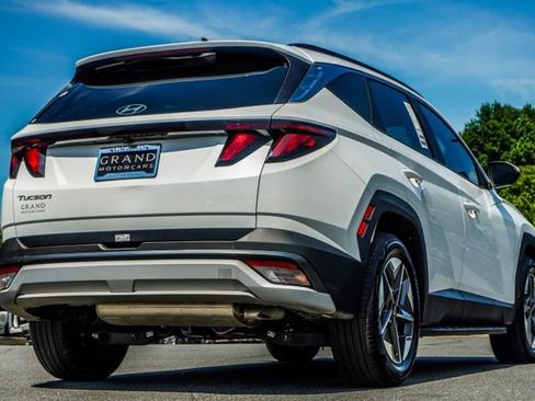 Certified 2025 Hyundai Tucson SEL FWD image 12