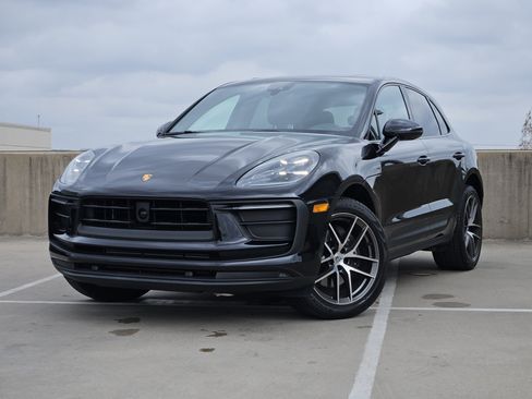 Certified 2025 Porsche Macan image 1