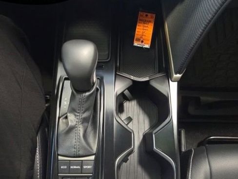 Used 2025 Toyota Camry SE w/ Convenience Package image 25