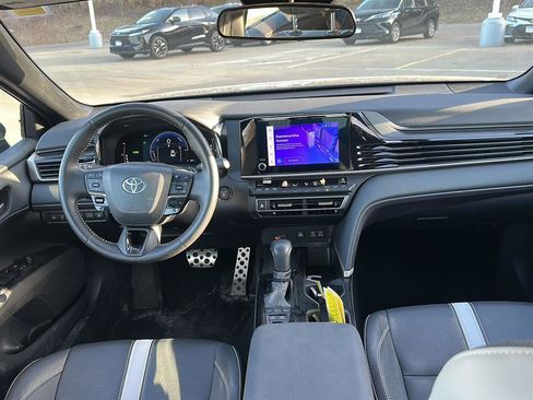 Used 2025 Toyota Camry SE image 26