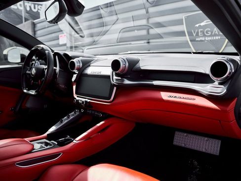 Used 2019 Ferrari GTC4Lusso image 41