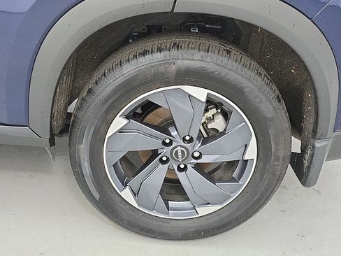 Certified 2025 Nissan Rogue SV image 32