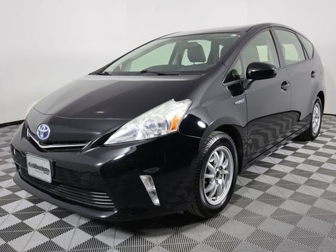 Used 2014 Toyota Prius V Two image 8