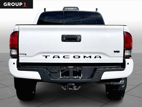 Certified 2018 Toyota Tacoma TRD Off-Road w/ Technology Package image 4