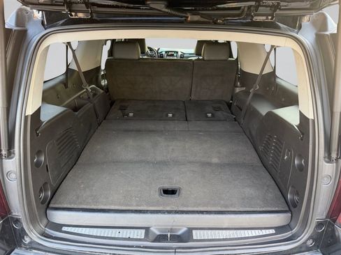 Used 2016 Chevrolet Suburban LT image 7