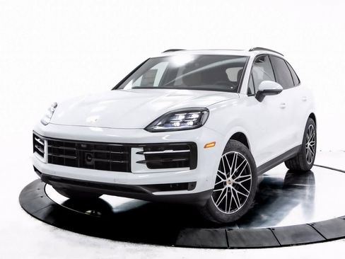 Certified 2025 Porsche Cayenne image 1