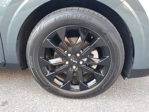 Used 2023 Kia Carnival SX image 5