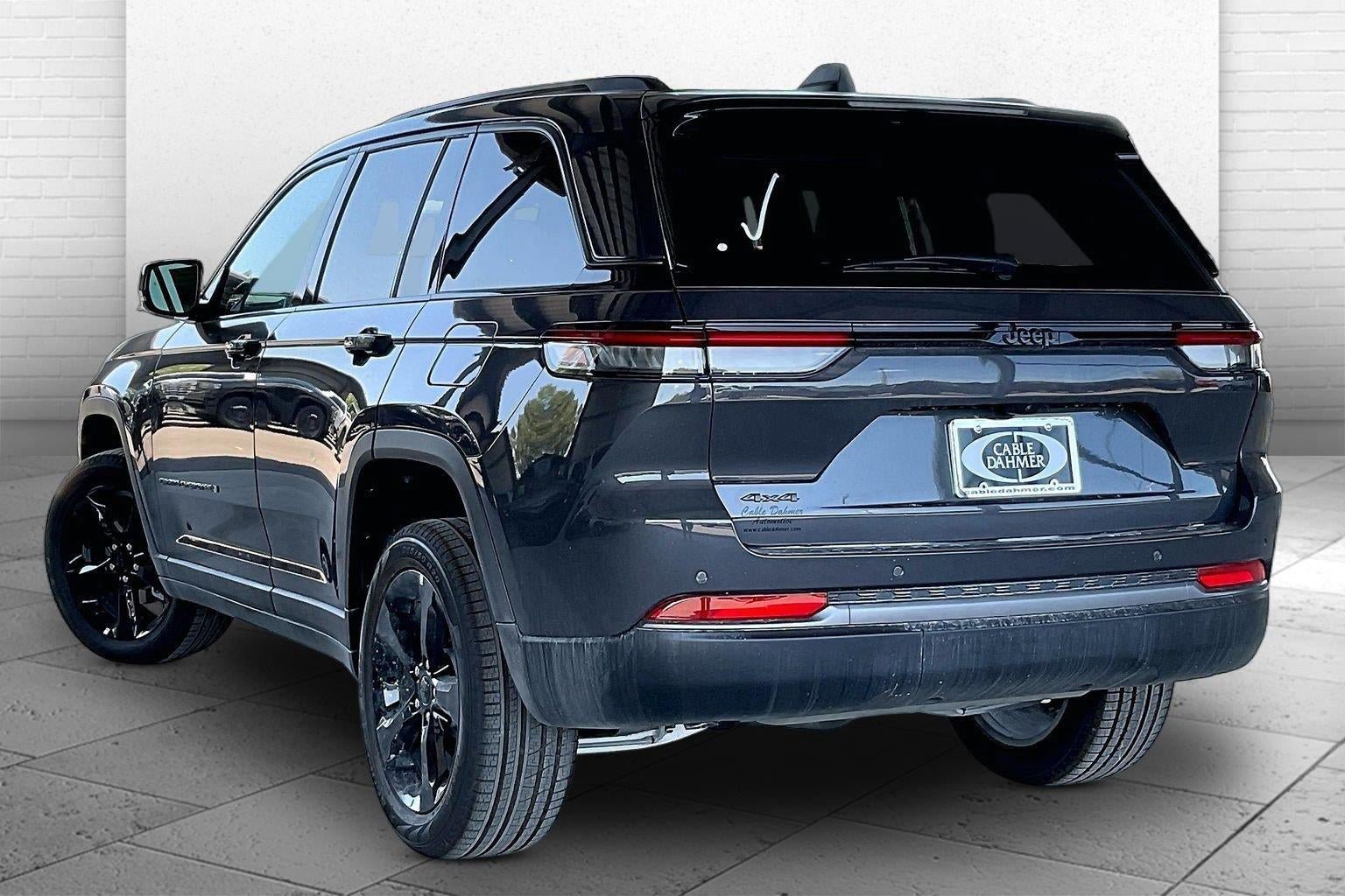 New 2026 Jeep Grand Cherokee Limited w/ Limited Altitude Package AWD/4WD image 3
