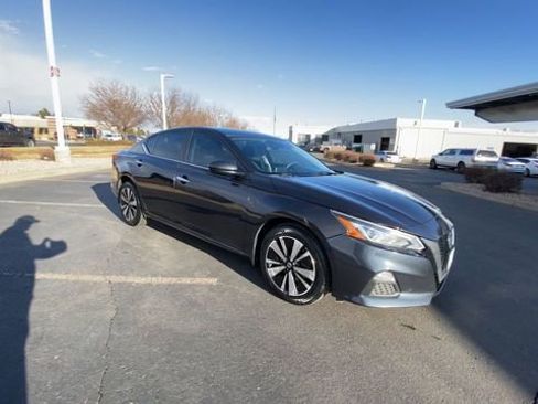 Used 2021 Nissan Altima 2.5 SV image 2
