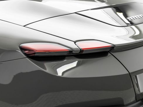 Certified 2025 Ferrari Roma Spider RWD image 61