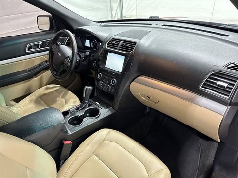 Used 2016 Ford Explorer XLT w/ Equipment Group 202A image 29