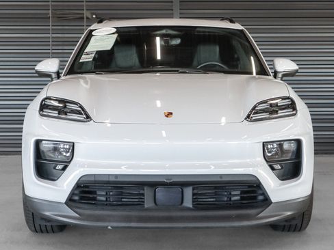 Certified 2025 Porsche Macan 4 Electric AWD/4WD image 8