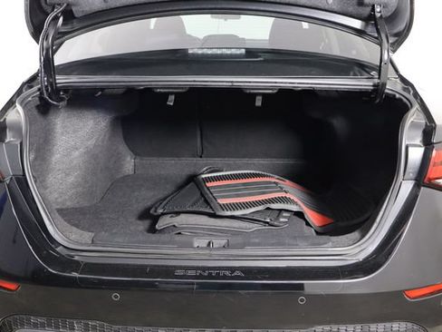 Used 2022 Nissan Sentra SR w/ Trunk Package FWD image 17
