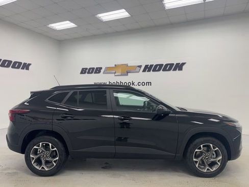 New 2026 Chevrolet Trax LT w/ Driver Confidence Package FWD image 4