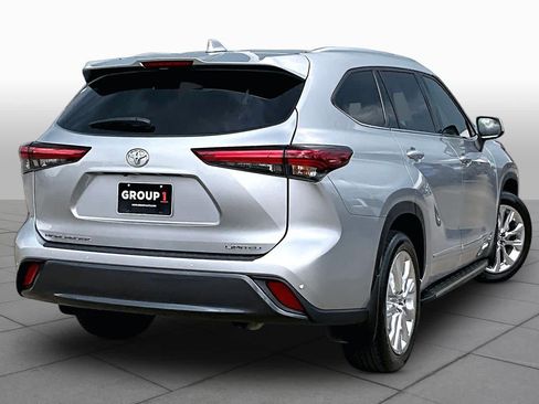 Used 2023 Toyota Highlander Limited FWD image 13
