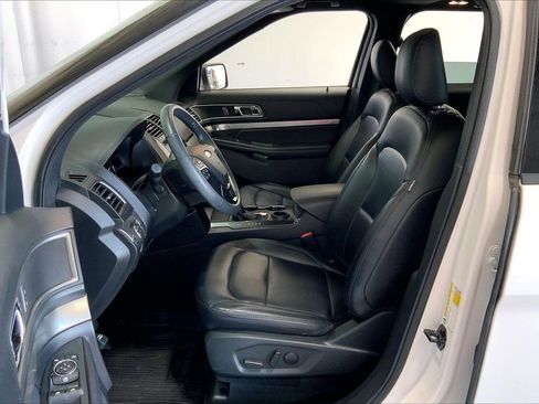 Used 2019 Ford Explorer XLT w/ Equipment Group 202A FWD image 15