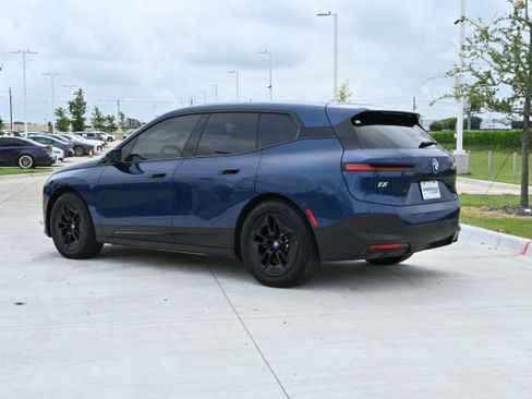 Used 2023 BMW iX xDrive50 w/ Premium Package AWD/4WD image 7