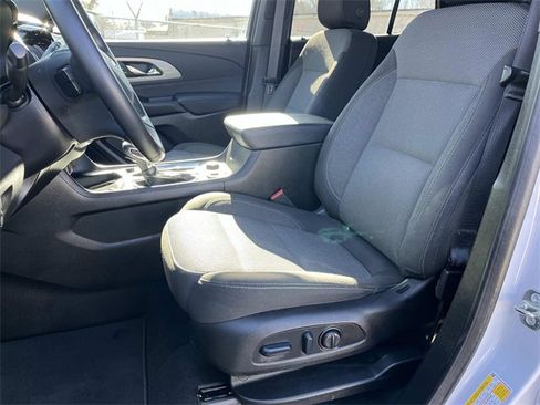 Used 2024 Chevrolet Traverse LT image 32