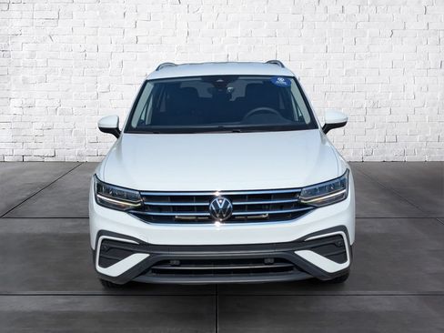 Used 2024 Volkswagen Tiguan SE FWD image 3