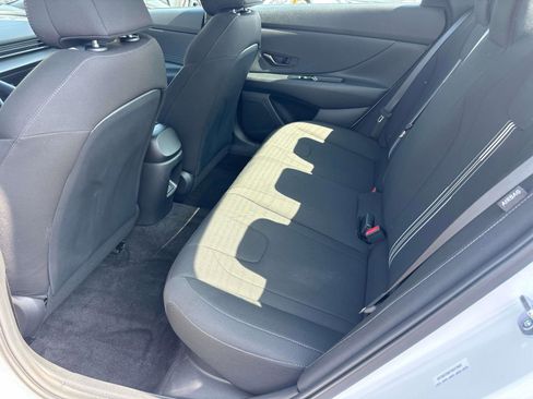 Used 2025 Hyundai Elantra SEL image 9