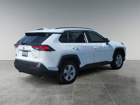 Used 2020 Toyota RAV4 XLE w/ XLE Grade Weather Package image 5