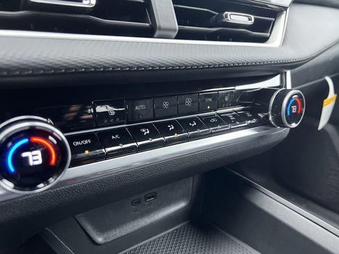 New 2026 Chevrolet Equinox LT w/ Convenience Package II image 11