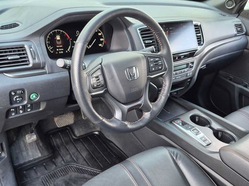 Used 2025 Honda Ridgeline TrailSport image 2