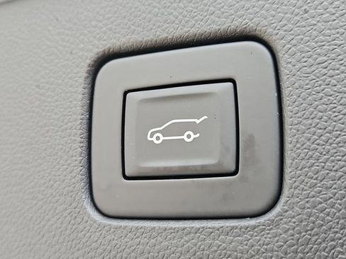 Used 2024 Buick Envista Sport Touring w/ Convenience I Package FWD image 17
