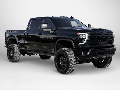 Used 2024 Chevrolet Silverado 3500 High Country w/ High Country Premium Package AWD/4WD image 4