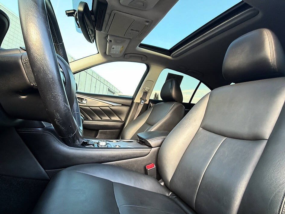 Used 2017 INFINITI Q50 Signature Edition w/ Cargo Package (L95) RWD image 5