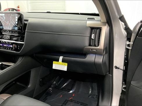 New 2025 Nissan Pathfinder Platinum w/ Lighting Package (N93) AWD/4WD image 33