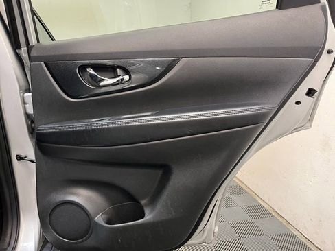 Used 2015 Nissan Rogue SL w/ SL Premium Package AWD/4WD image 18