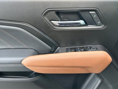 Used 2025 GMC Canyon AT4 image 12