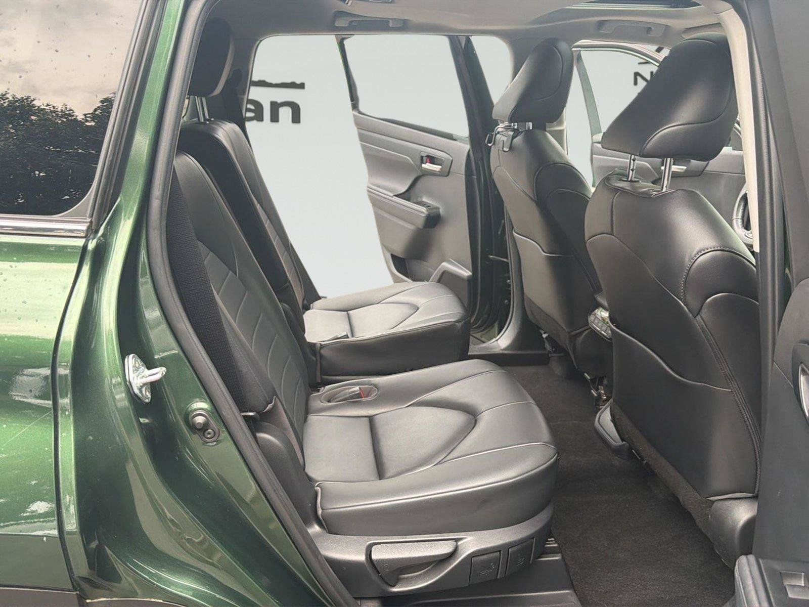 Used 2023 Toyota Highlander XLE AWD/4WD image 36