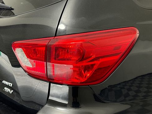 Used 2019 Nissan Pathfinder SV AWD/4WD image 34