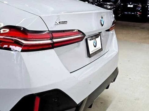 Used 2025 BMW 530i xDrive w/ M Sport Package image 7