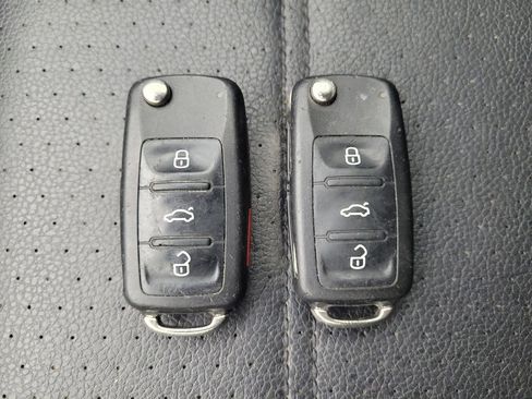 Used 2018 Volkswagen Passat 2.0T SE image 32