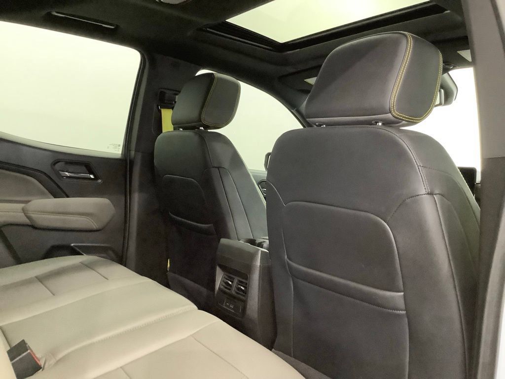 Used 2024 Chevrolet Colorado ZR2 w/ ZR2 Convenience Package III AWD/4WD image 37