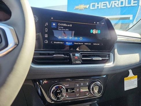 New 2025 Chevrolet TrailBlazer LT w/ Convenience Package FWD image 9