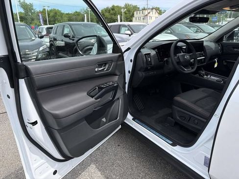 New 2026 Nissan Pathfinder Platinum AWD/4WD image 14