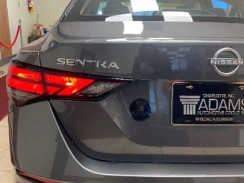 Used 2025 Nissan Sentra SV FWD image 11