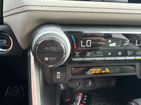 Used 2019 Toyota RAV4 XLE Premium FWD image 18