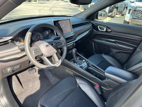 Used 2025 Jeep Compass Trailhawk AWD/4WD image 13