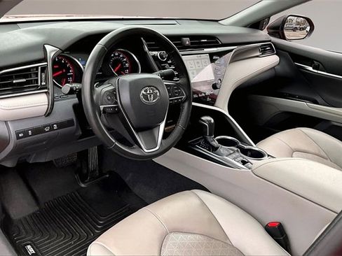 Used 2020 Toyota Camry XSE image 14