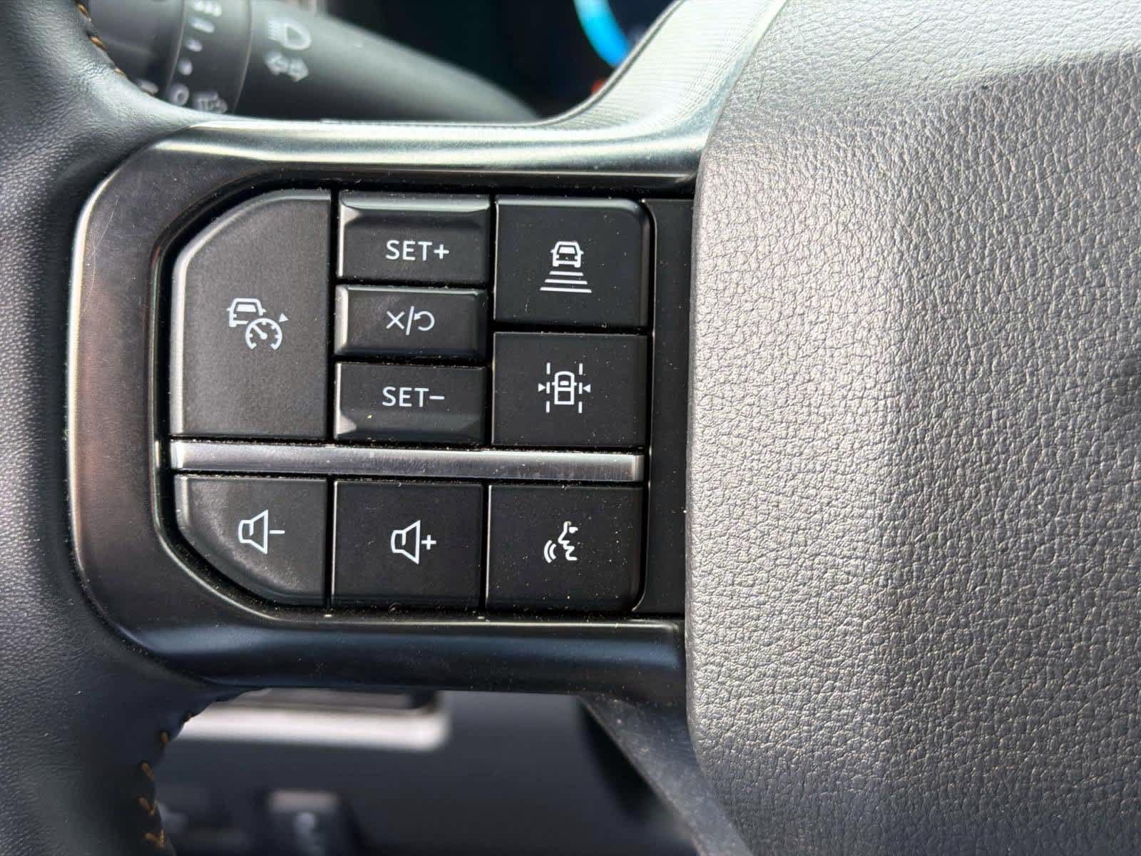 Used 2024 Ford F350 Platinum w/ FX4 Off-Road Package AWD/4WD image 22