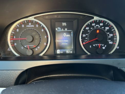 Used 2017 Toyota Camry SE image 27