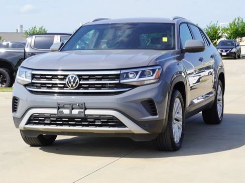 Used 2021 Volkswagen Atlas Cross Sport SE w/ Panoramic Sunroof Package FWD image 3