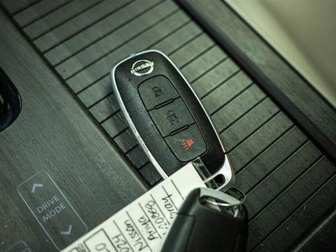 Used 2024 Nissan Ariya FWD image 23