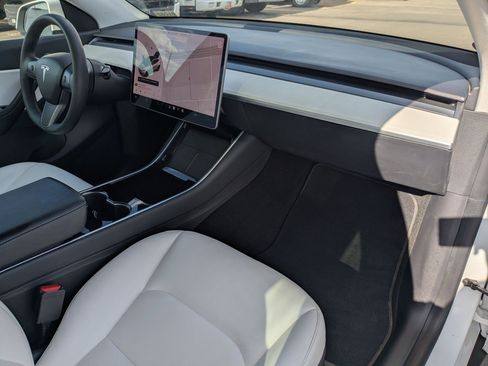 Used 2021 Tesla Model Y Long Range AWD/4WD image 30